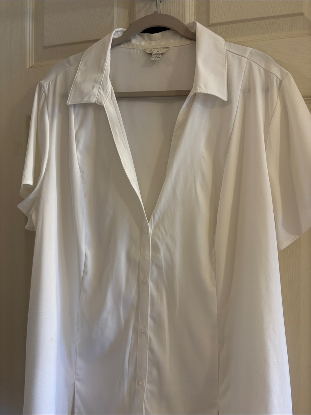 Classic White Short-Sleeve woMen's Shirt